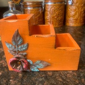 Rustic organizer… with metal flower decor. Desk organizer….cat hall.